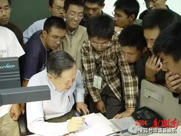 原創楊振寧逝世：科學巨擘的湖南行與娛樂八卦的喧囂