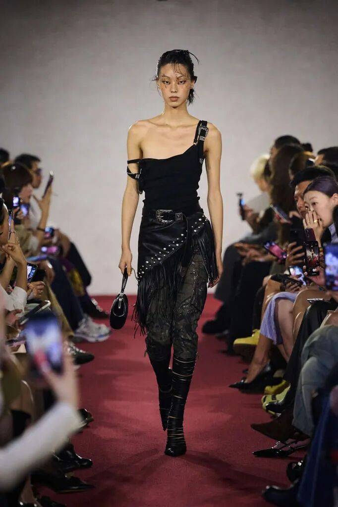 原創Markgong 2026春夏系列，強悍柔美，不羈的女性形象