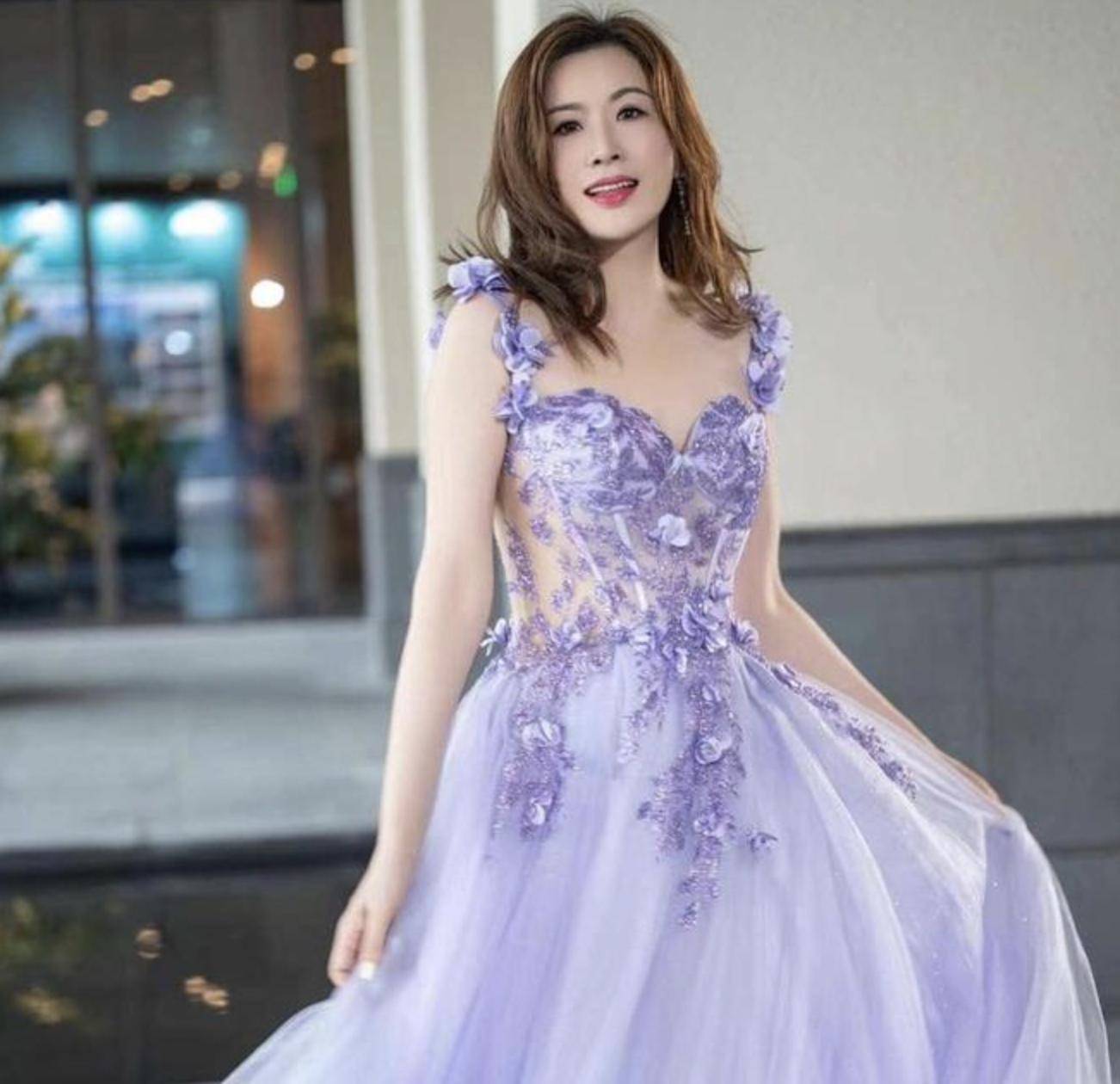 原創張文慈搬回香港低調買房，名下房產市值7000萬，未婚未育靠房養老