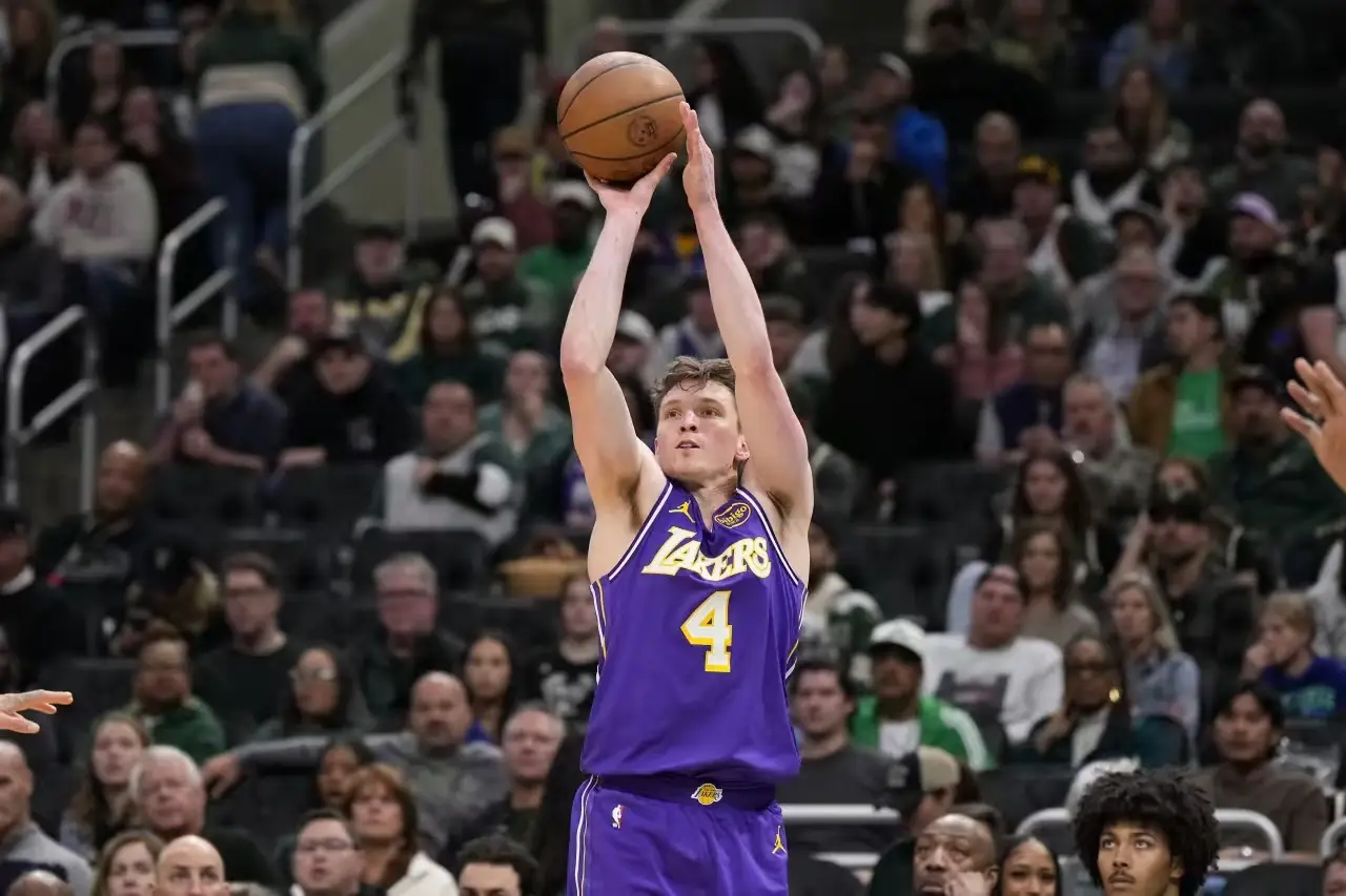 原創NBA一夜！字母哥確定離隊，湖人4人擺貨架，火箭一人賽季報銷
