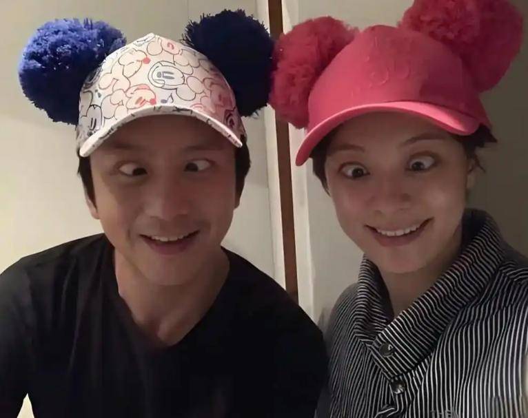 “全家移民”真相大白僅半年，43歲孫儷再傳喜訊，張藝謀真沒撒謊