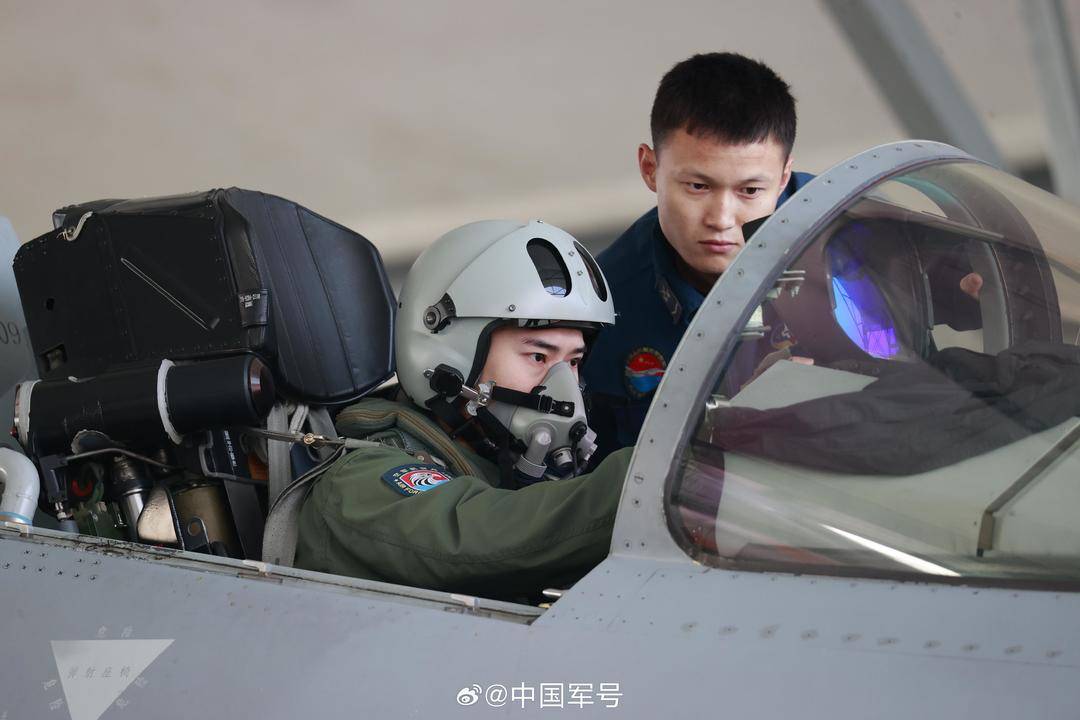 一鍵收藏！解鎖戰鷹冬日訓練最新桌布