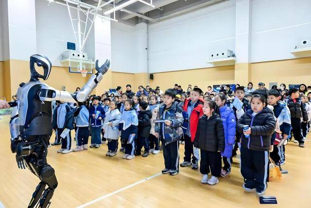 當機器人成各路春晚“新寵”，租賃模式升級