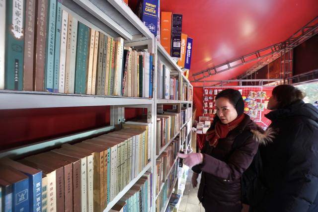 去圖書館、書店、廟會、市集“閱啟新春”，北京年味書香濃