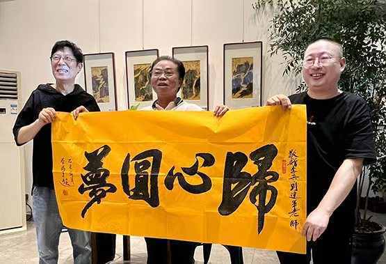 紮根人民 書法“五進”——曾昭才先生的藝術堅守與人民情懷