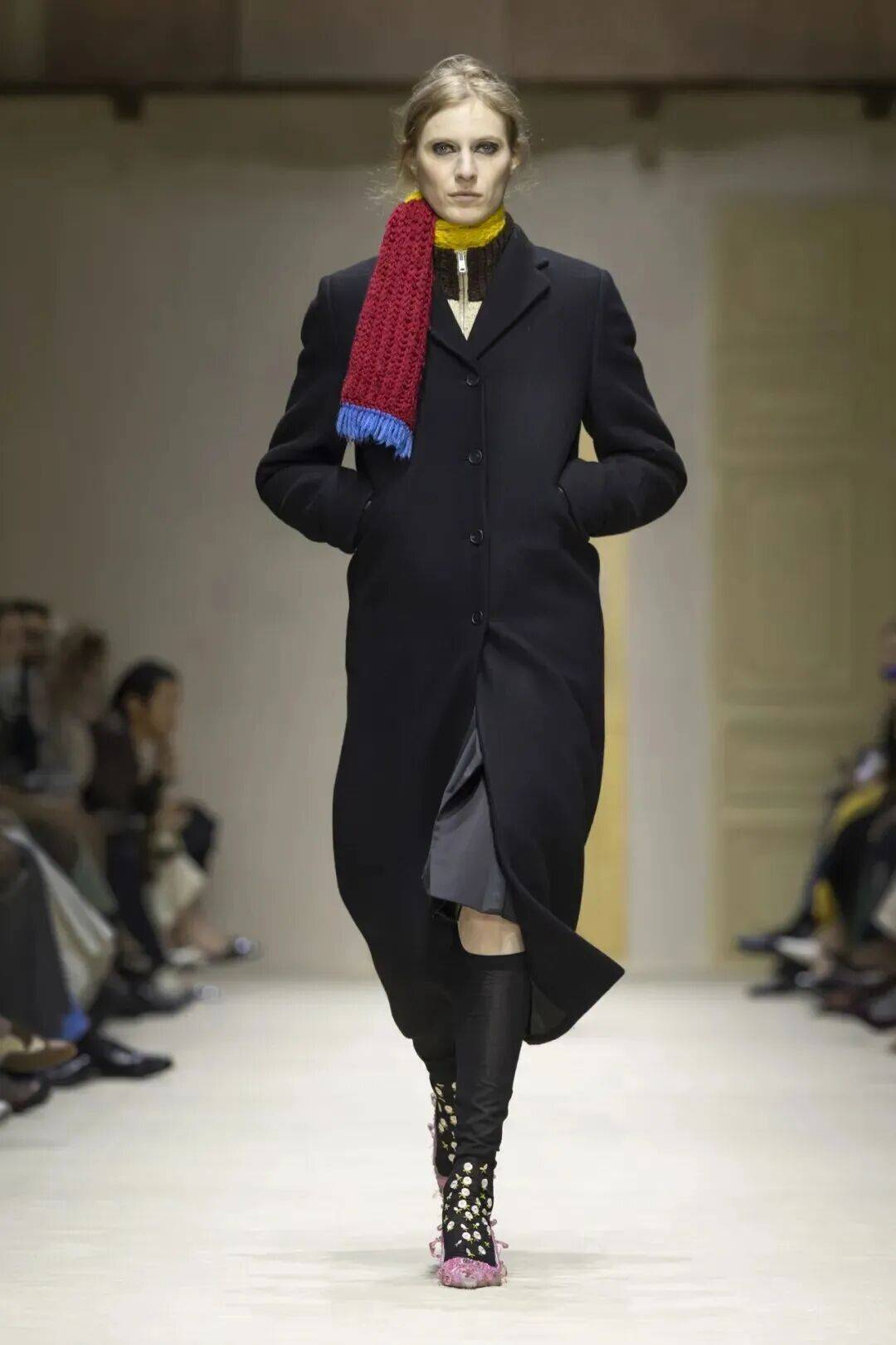 十五位女性，六十套造型，Prada 如何理解穿著