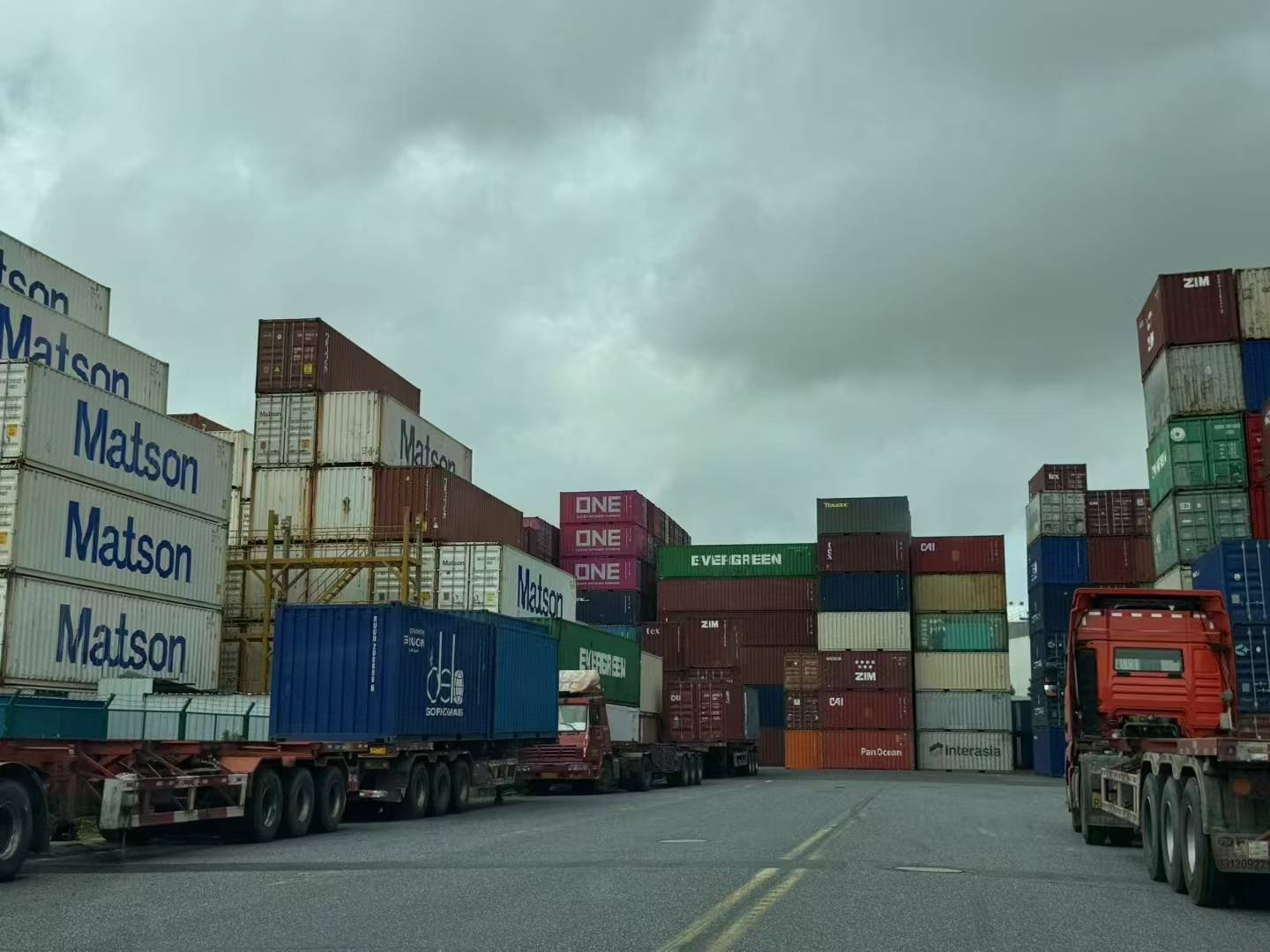 進口油漆合規入境，上海卓鷹代理清關更省心