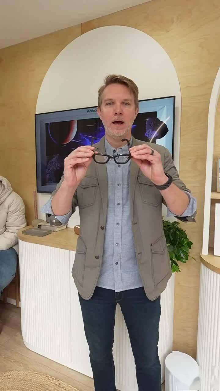 谷歌Android XR眼鏡原型演示：看一眼海報就能導航