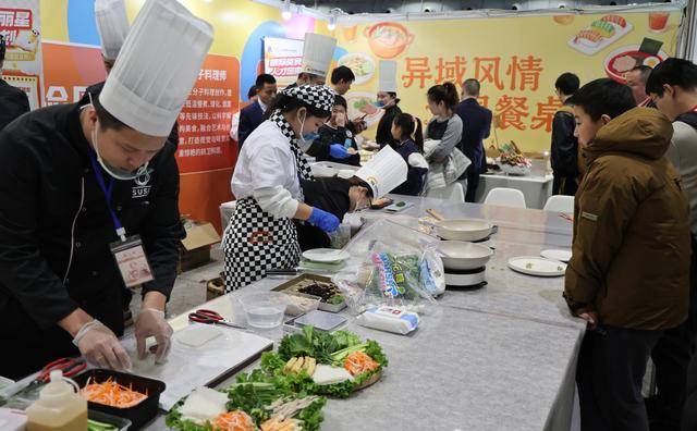北京年後首場大型招聘會開場！有人下火車拎箱子直奔現場