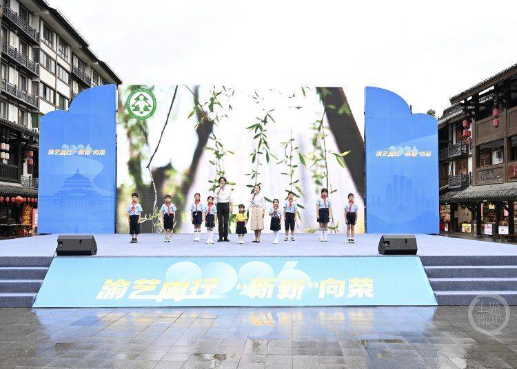 朗誦聲裡共賞雙城詩意！“新韻重慶·成渝詩人詩歌朗誦音樂會”點亮磁器口
