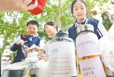 中醫藥文化“花開”中學校園