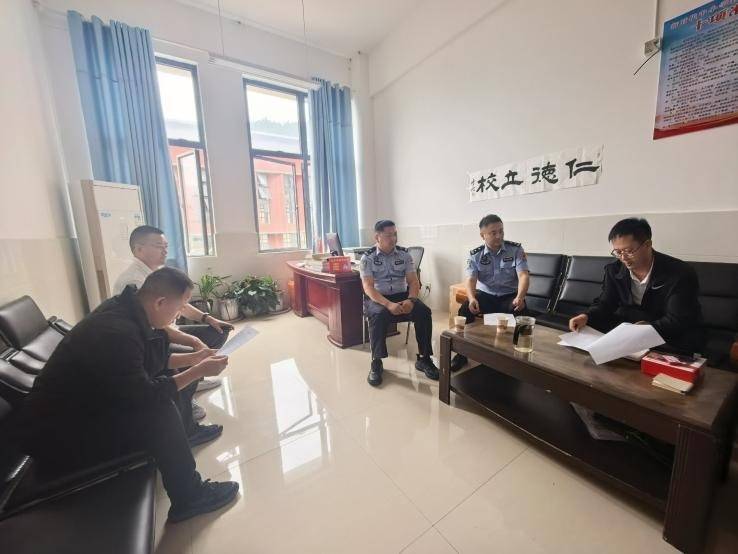 雲南怒江：上江邊境派出所與怒江新城新時代中學開展校園安全工作研討會