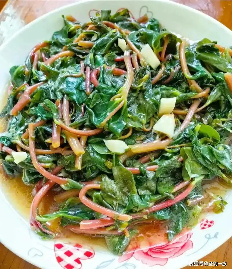 年紀大了預防心梗，常吃這6道美食，特別是中老年，有助打通堵點