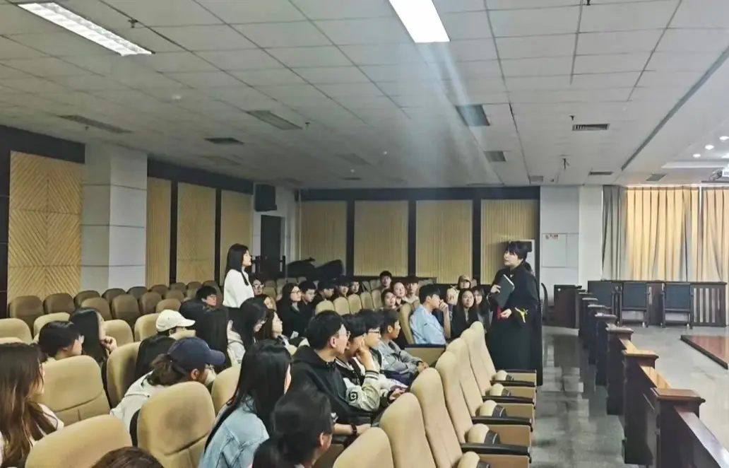 貴州大學法學院師生走進花溪法院旁聽案件庭審