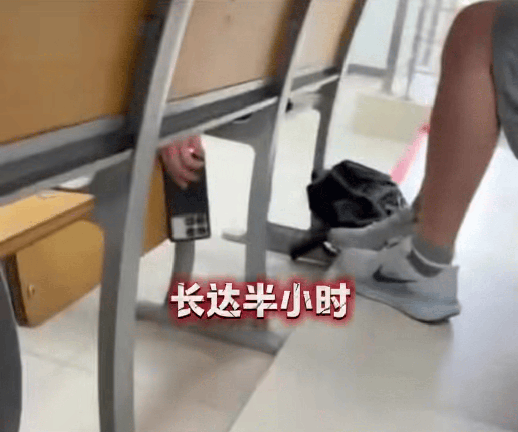 原創偷拍女生！研究生被開除考公失敗，本科生留校察看，高中生最魔幻