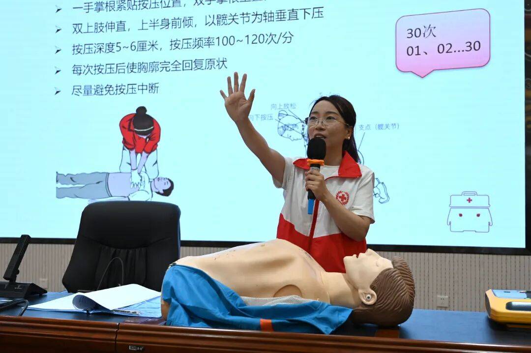 我們也能當“急救俠”！紅十字應急救護培訓走進忻州實驗中學