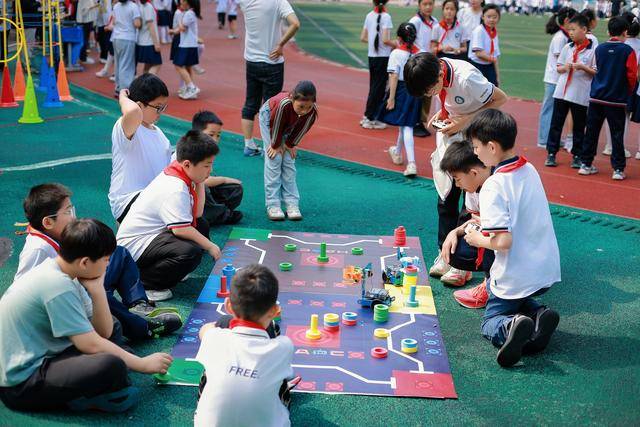 鄭州高新區榮邦城小學：十載科創同行 點亮科學童心