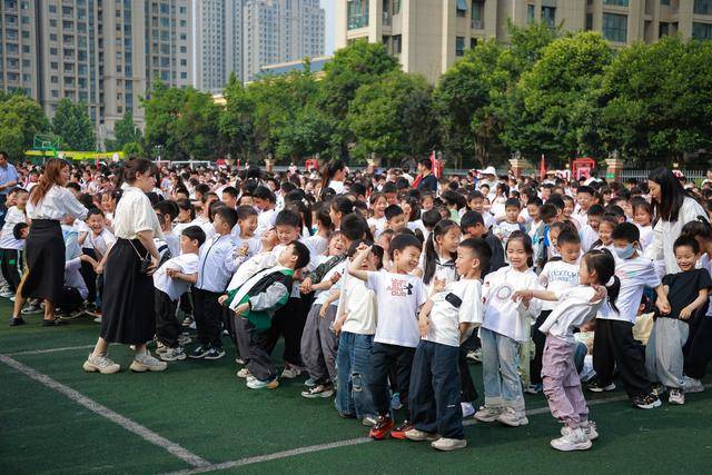鄭州高新區榮邦城小學：十載科創同行 點亮科學童心