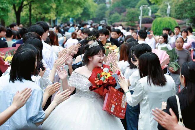 江口縣淮陽中學隆重舉行高三年級成人禮（組圖）