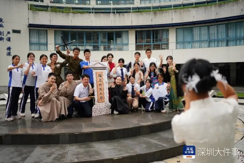 把課本和名著搬上舞臺，深圳實驗學校高中部舉辦校園戲劇節