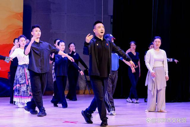 “石榴花開・築夢未來——民族舞蹈進社羣普惠專案”走進大興圓滿舉辦
