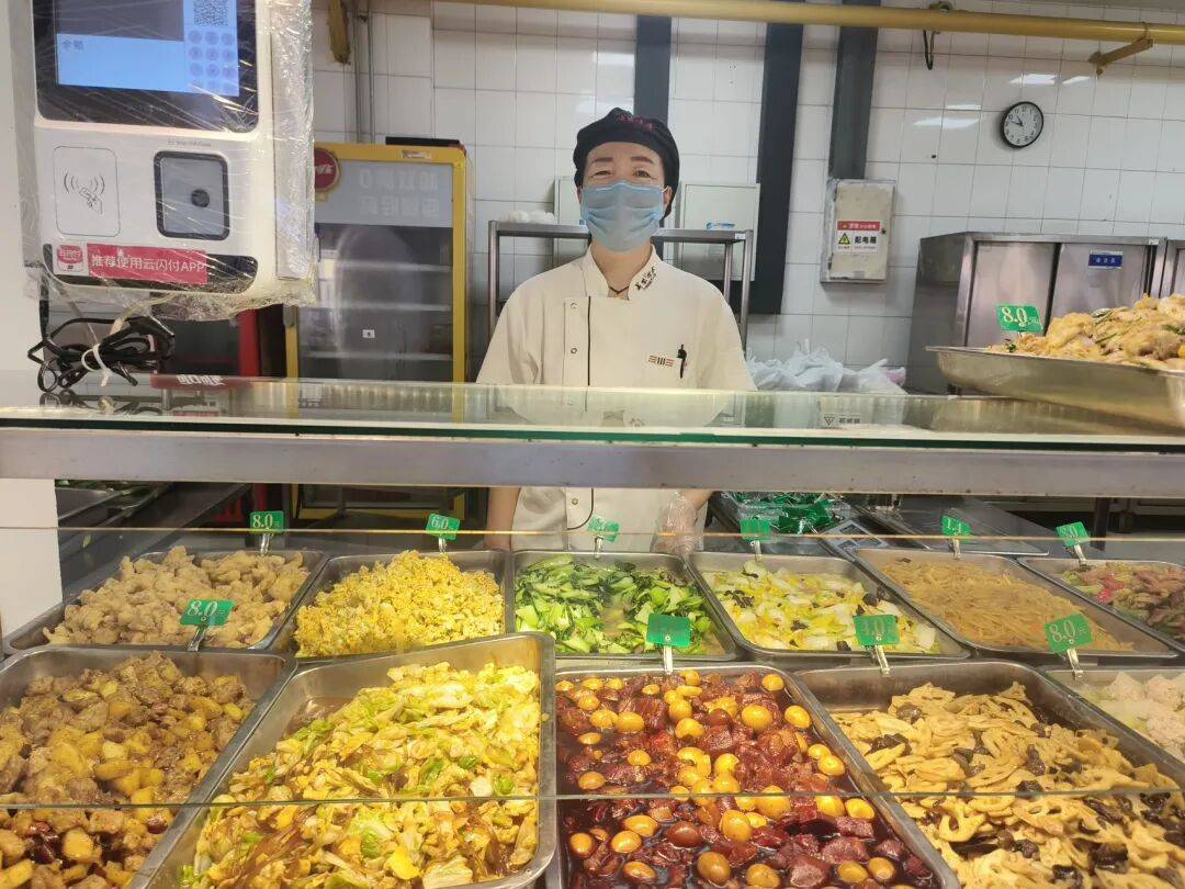 食堂阿姨成“美食博主”！評論區看餓了