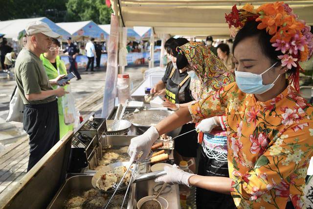 朝陽公園彙集65項非遺美食，上演“舌尖上的中國”