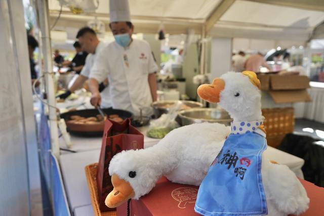 朝陽公園彙集65項非遺美食，上演“舌尖上的中國”