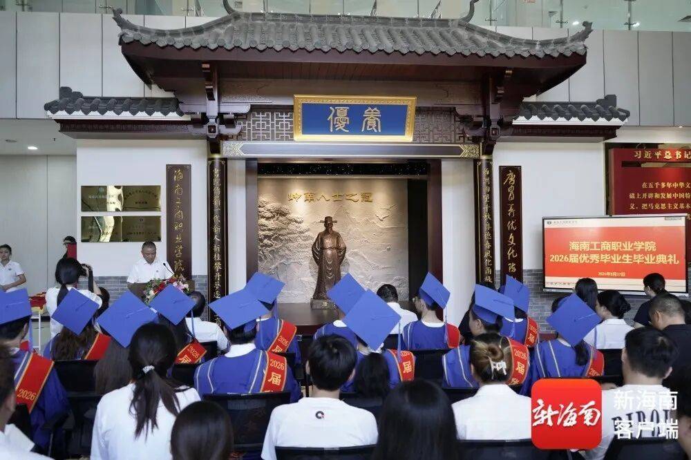 那個用腳寫字的“折翼”女孩，大學畢業啦！關於未來，她說……