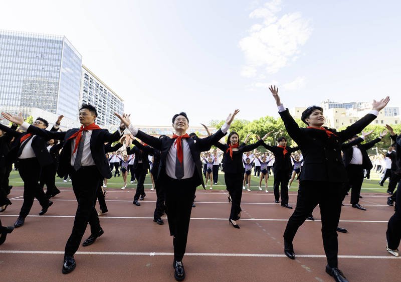 “裁判舞蹈”進校園 與師生共舞慶“六一”