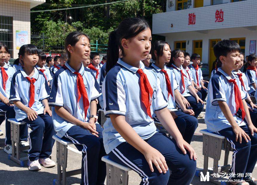 新衣新貌新希望！隆回新良小學學子穿上愛心校服過“六一”