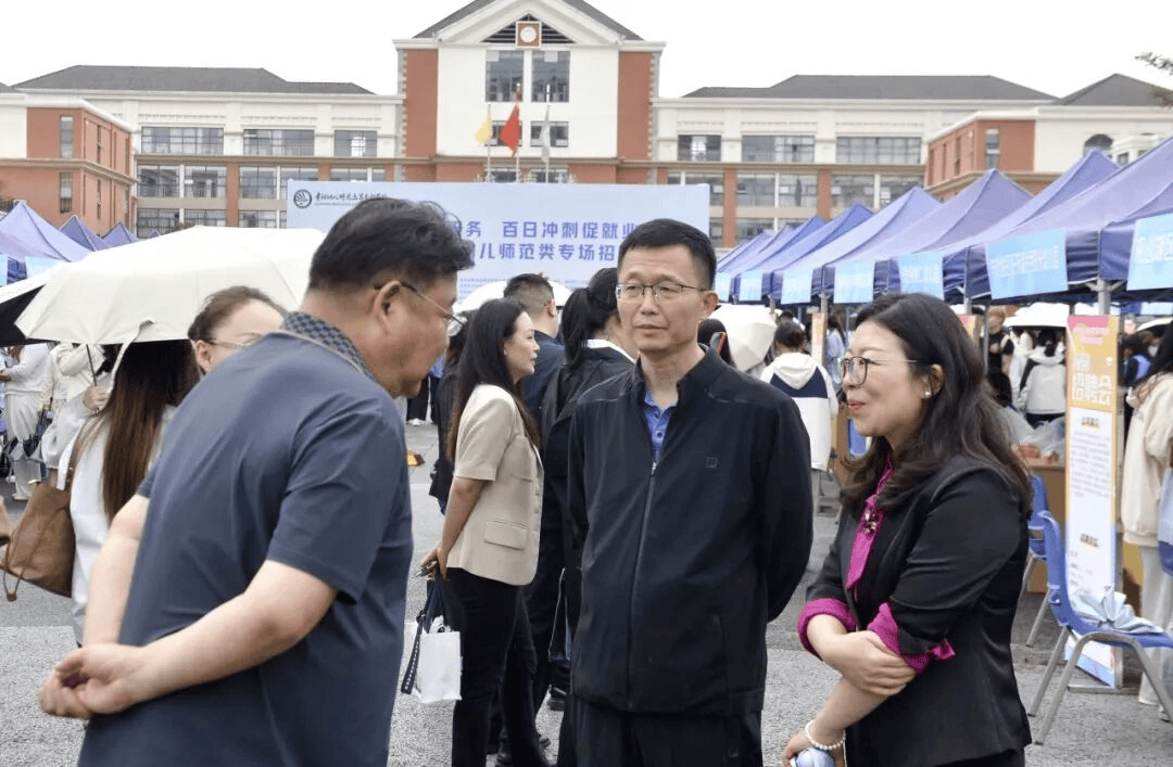 【促進高質量充分就業】183家單位進校“擺攤”攬才！貴州首屆幼師專場招聘會101人當場簽約
