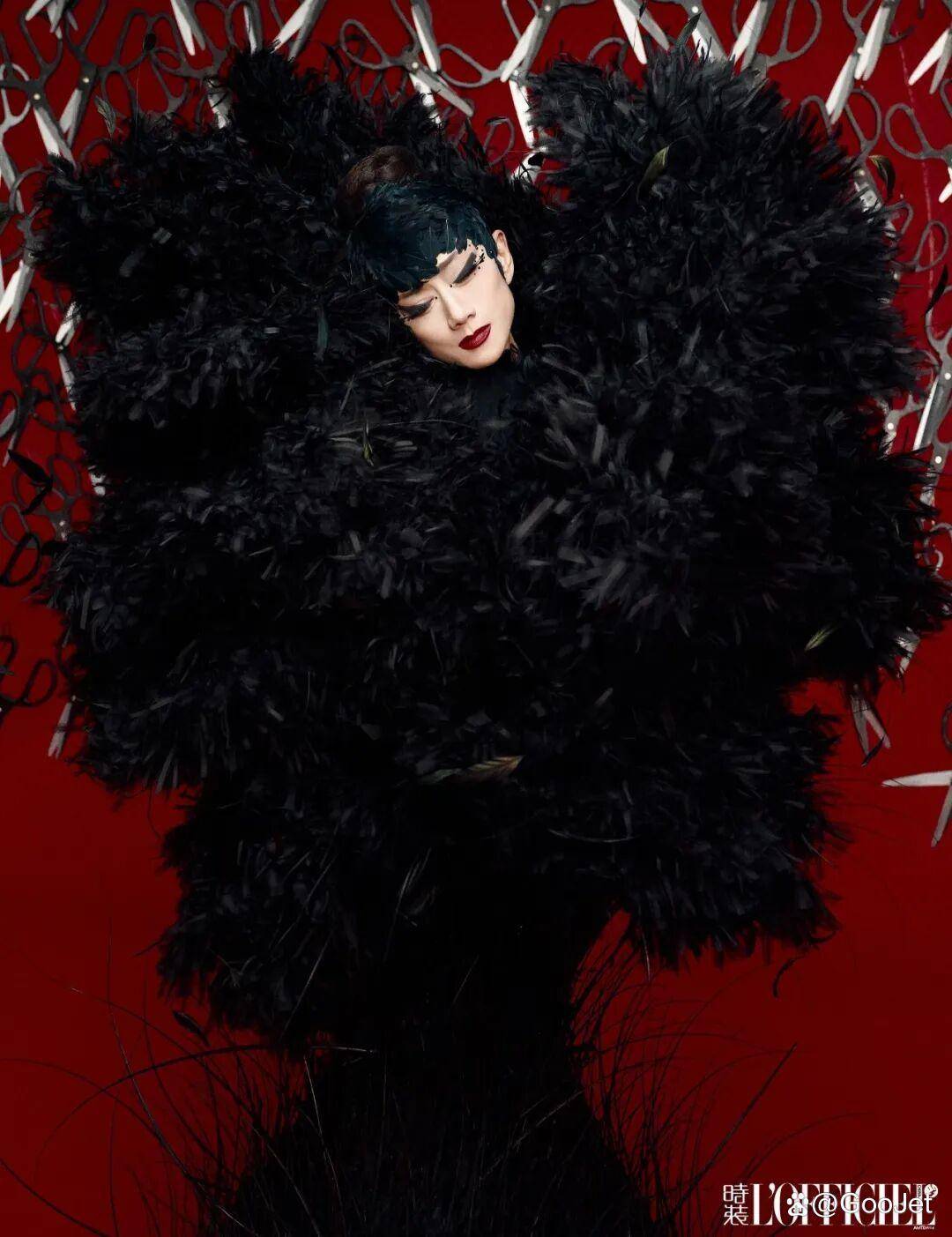原創活著的傳奇，舞蹈家楊麗萍登上時尚雜誌封面，中國人自己的 Lady Gaga！