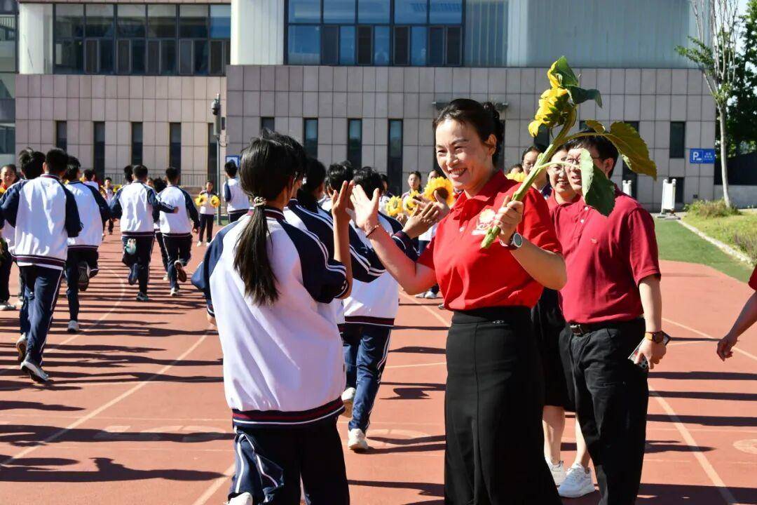 六月海風伴出征，威海市望海園中學初四學子沉著赴考