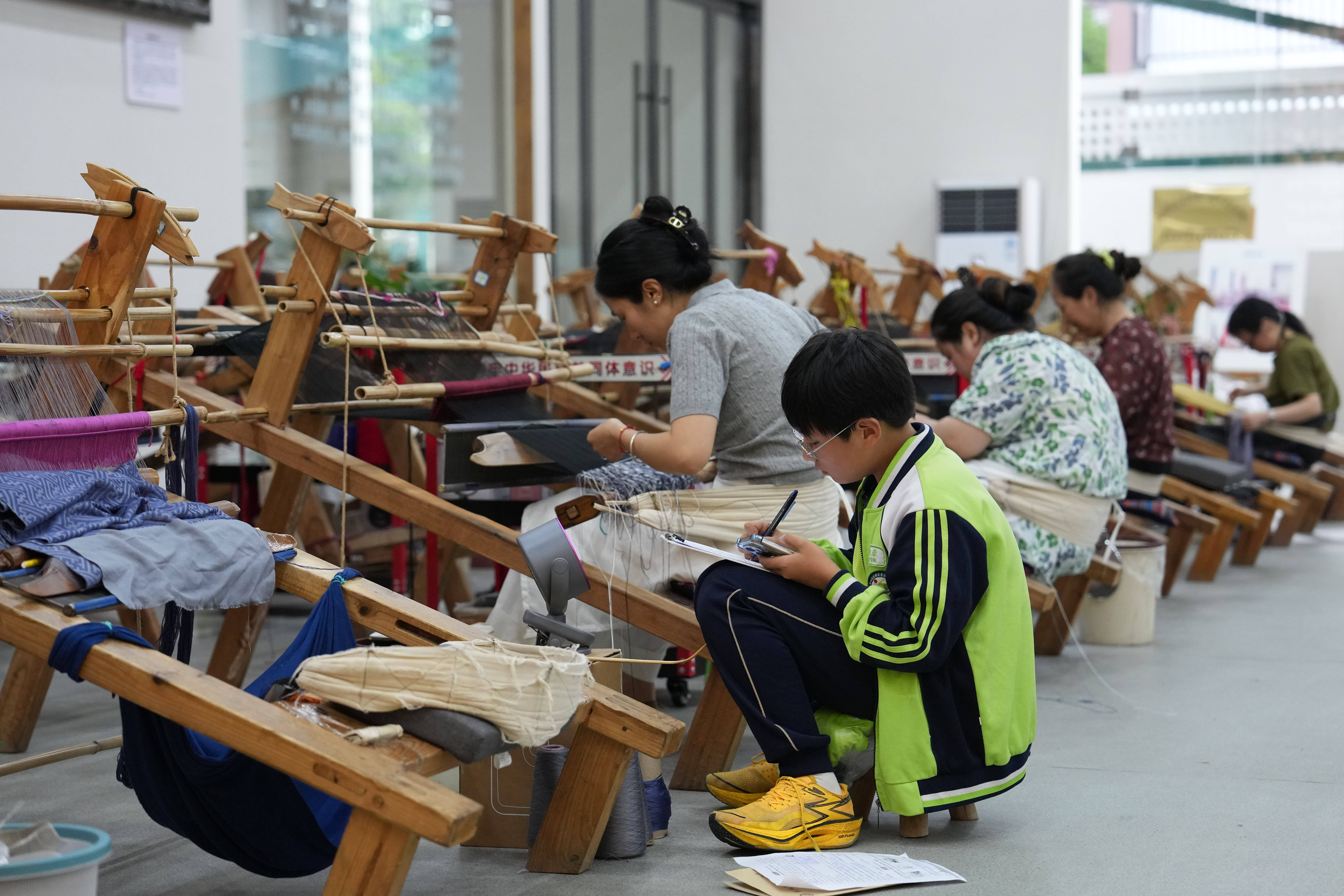 土家織錦“媽媽工坊” 助力女性靈活就業