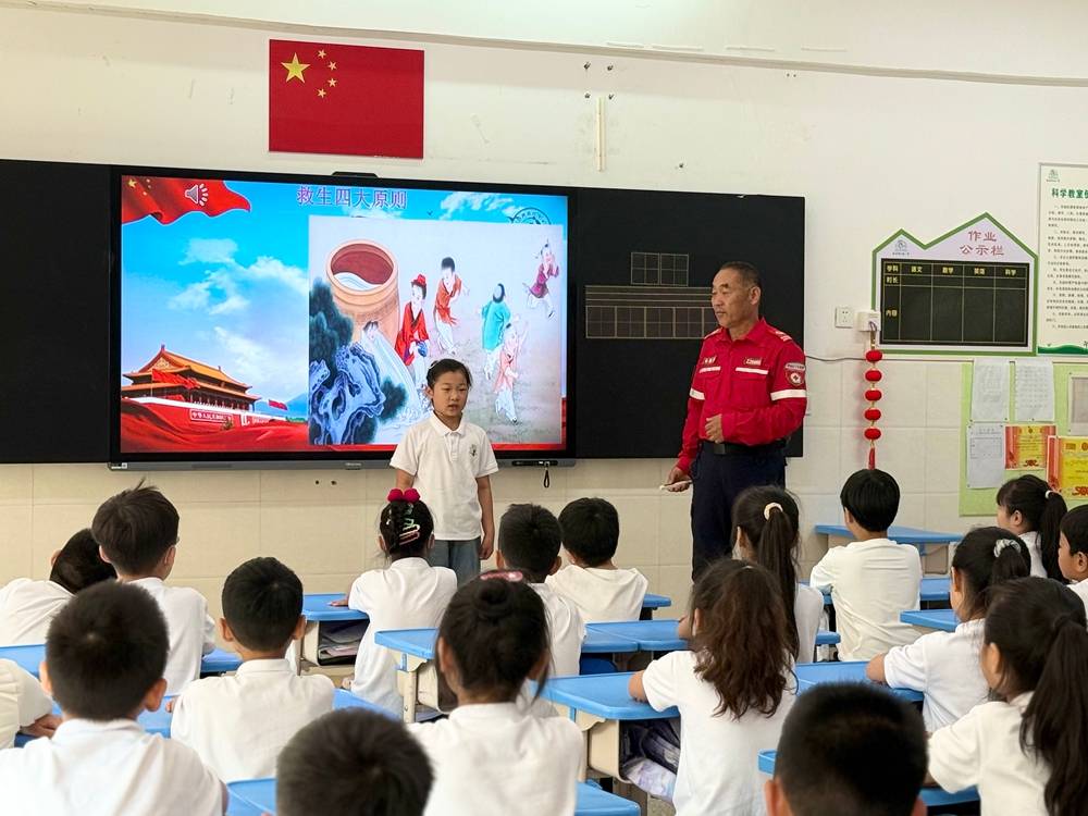 救援隊長硬核開講！二七區隴西國際城小學築牢防溺水安全網