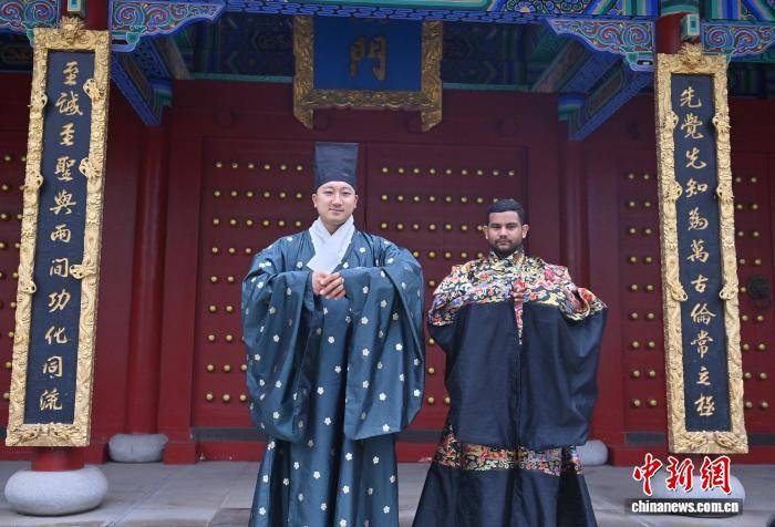 漢服“圈粉”外國留學生：沉浸式體驗東方之美