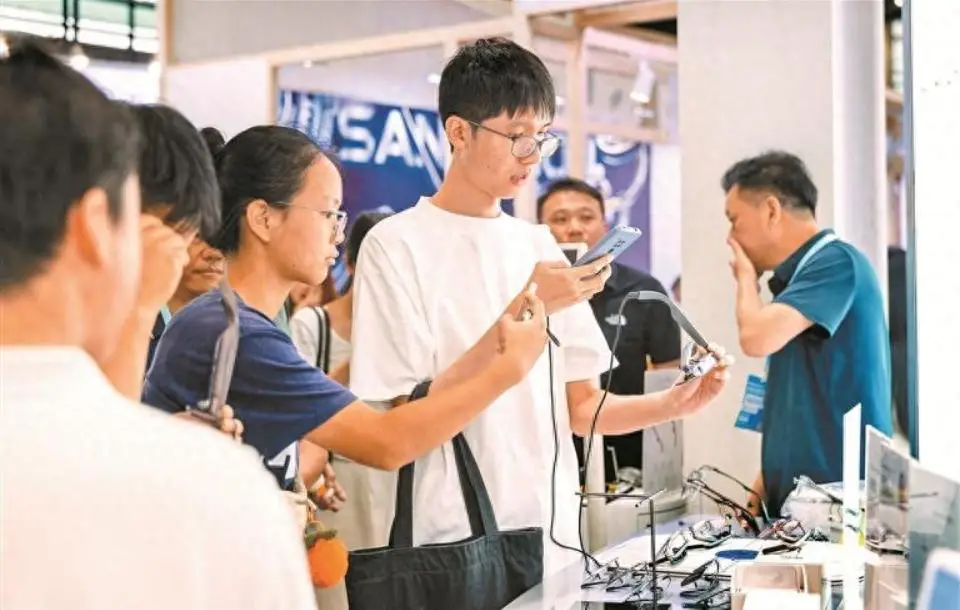 深圳搭平臺 AI“唱大戲” 智慧眼鏡加速拓展全球市場