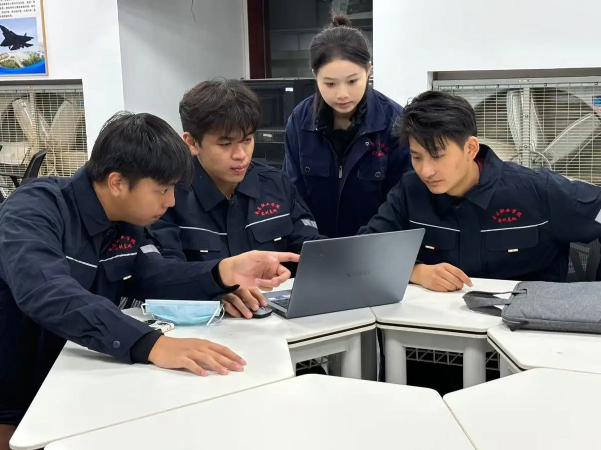 大學生創業團隊用“小噴頭”破解農業“大難題”