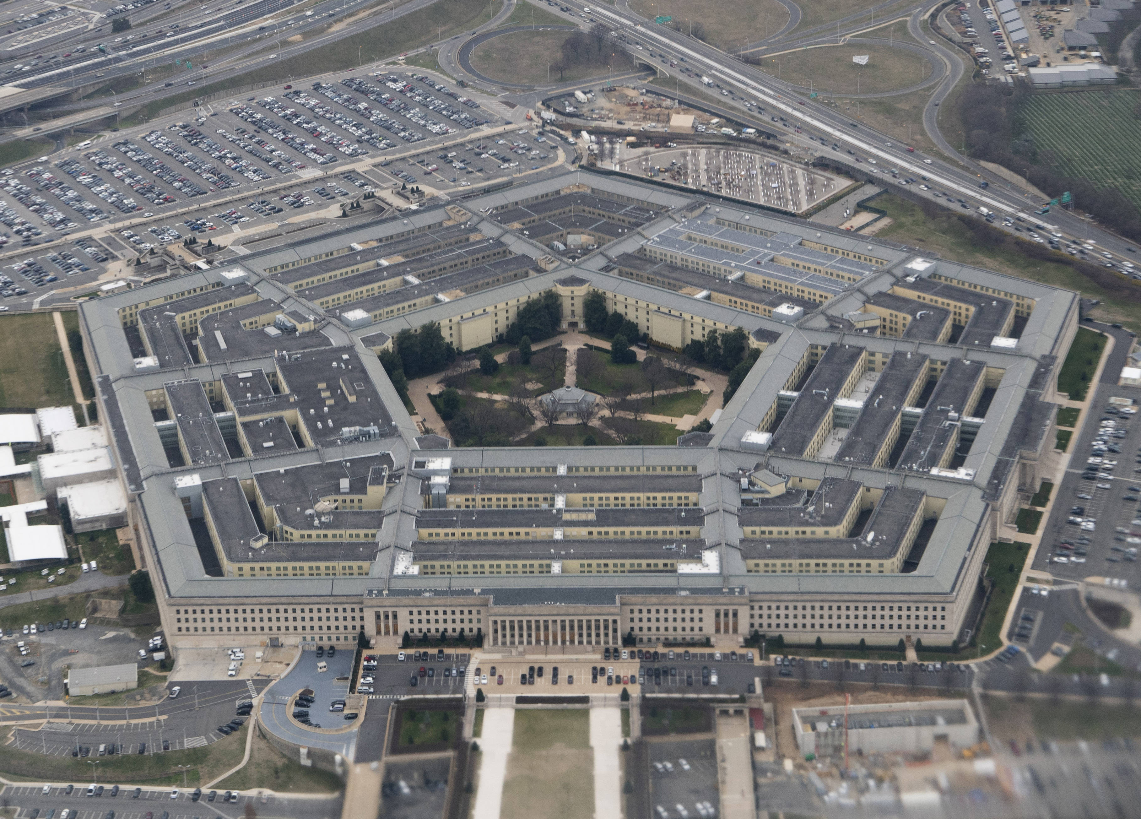 涉伊朗女子小學遇襲 美防長差旅費或被砍