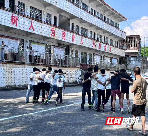 新田縣高山中學開展九年級中考減壓趣味團體活動 2026-06-18 11:39:18