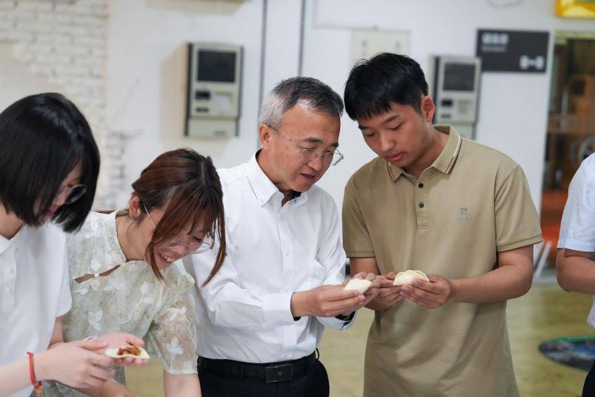 校長喊你吃餃子！大學最香最暖的送別