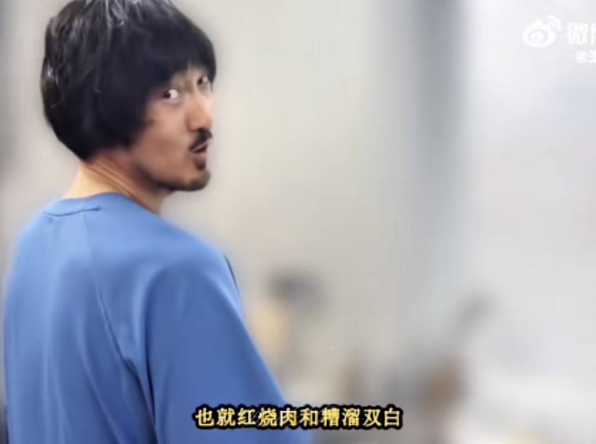 原創27歲王鶴棣定居北京，280平豪宅裝修簡約空蕩，王傳君下廚做6個菜
