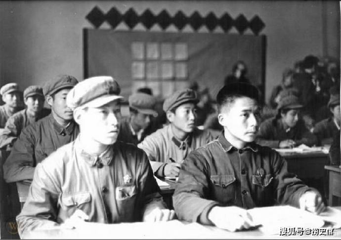 原創老照片：1971年清華大學的工農兵大學生，他們後來怎樣了？
