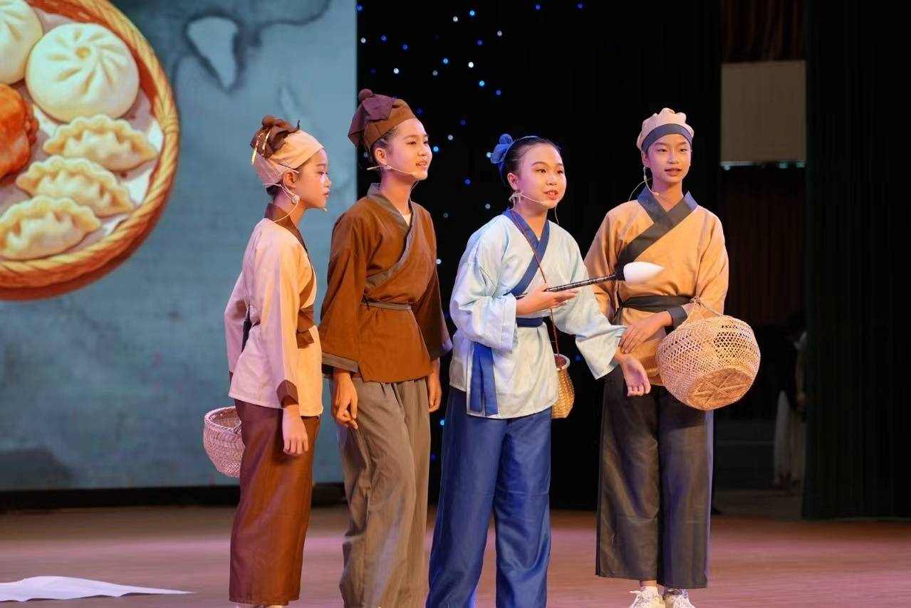 茶山學子亮相東莞市首屆小學英語“莞邑朗讀者”現場展演