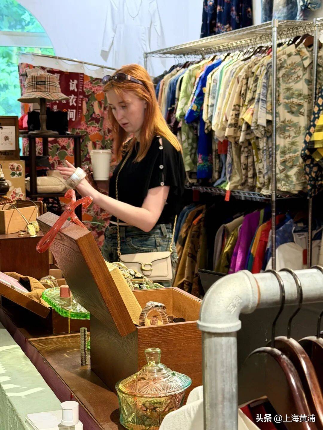 鄭愷都來選衣服！這家開了9年的中古小店，收藏的每一樣都是老上海的煙火碎片！