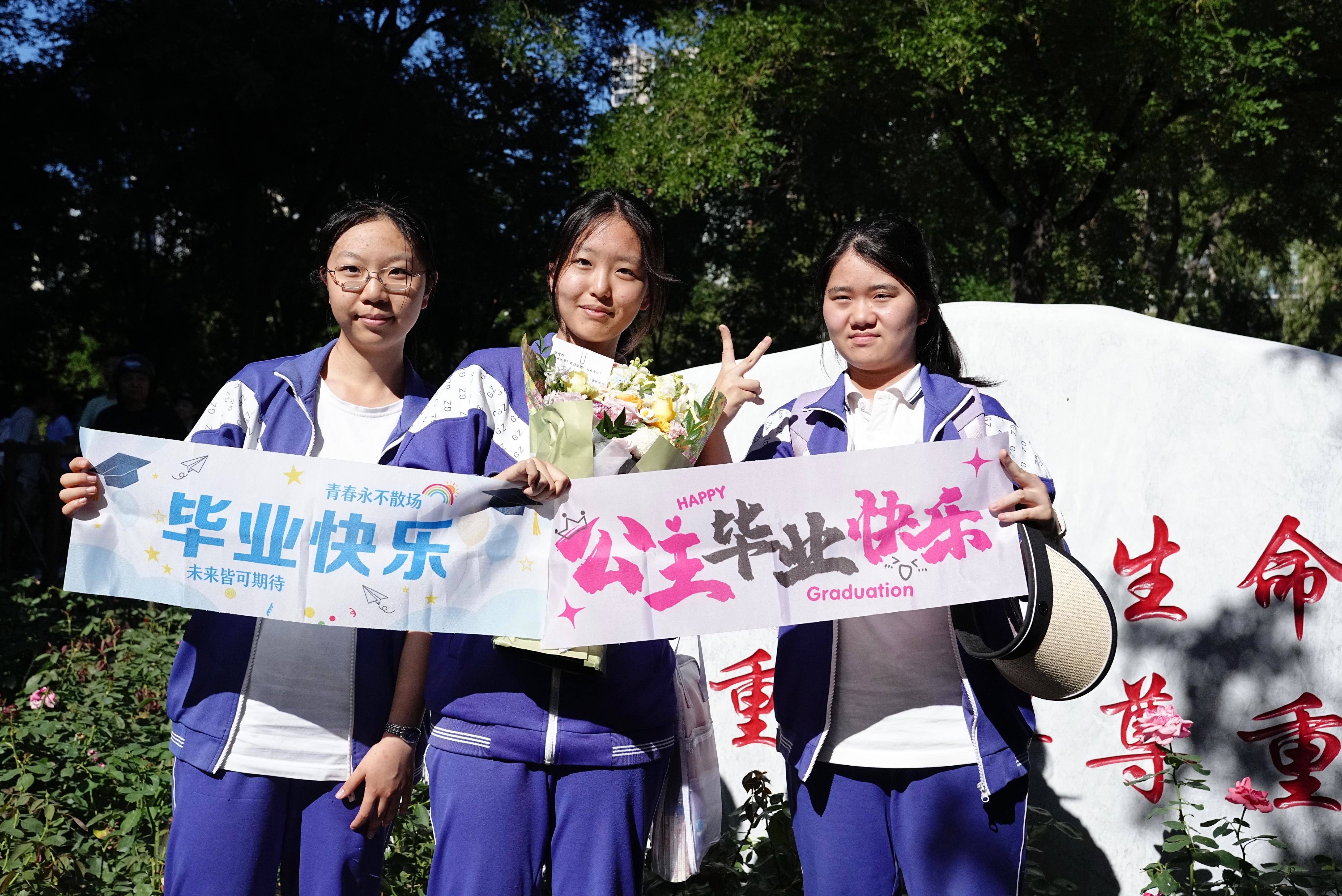 向日葵應援、美食“投餵”……北京中考結束啦！