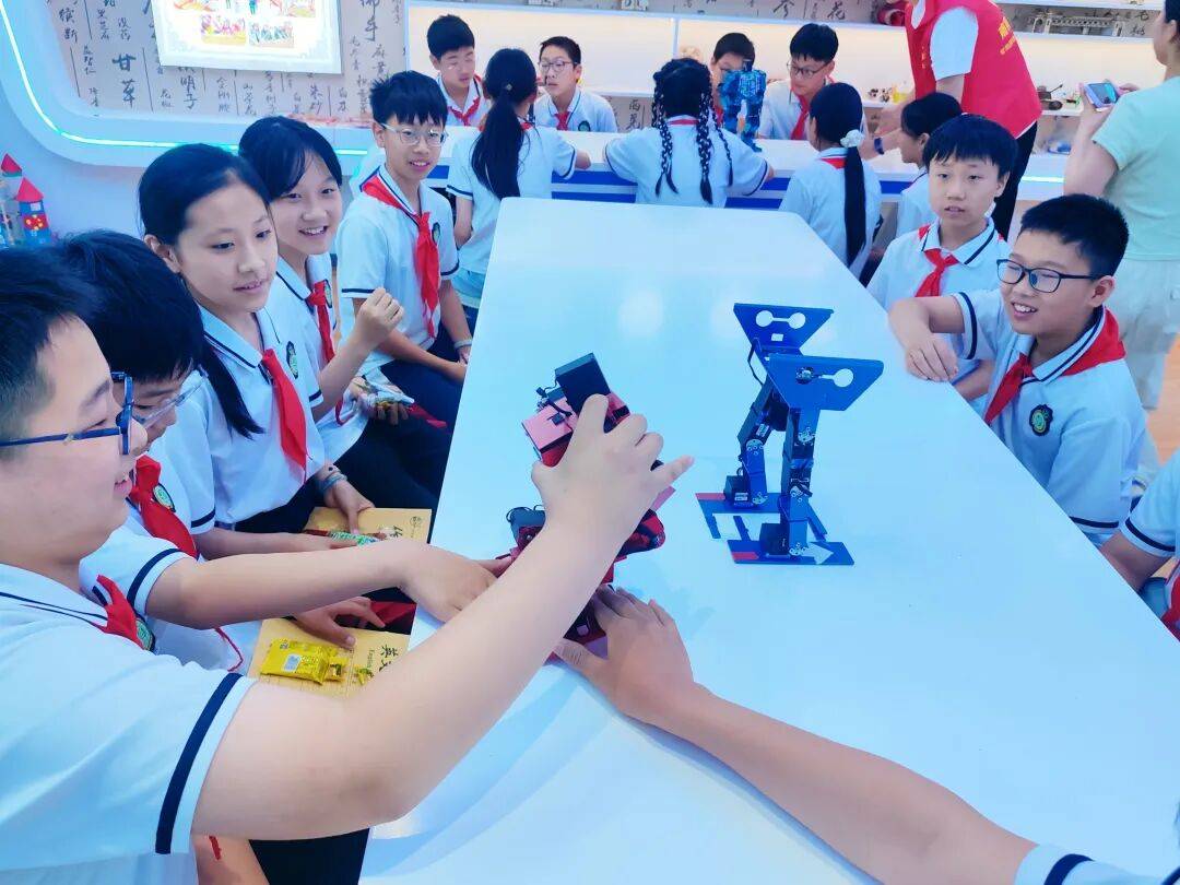 科技教育|南陽師範學院機器人科普團隊走進市二十三小