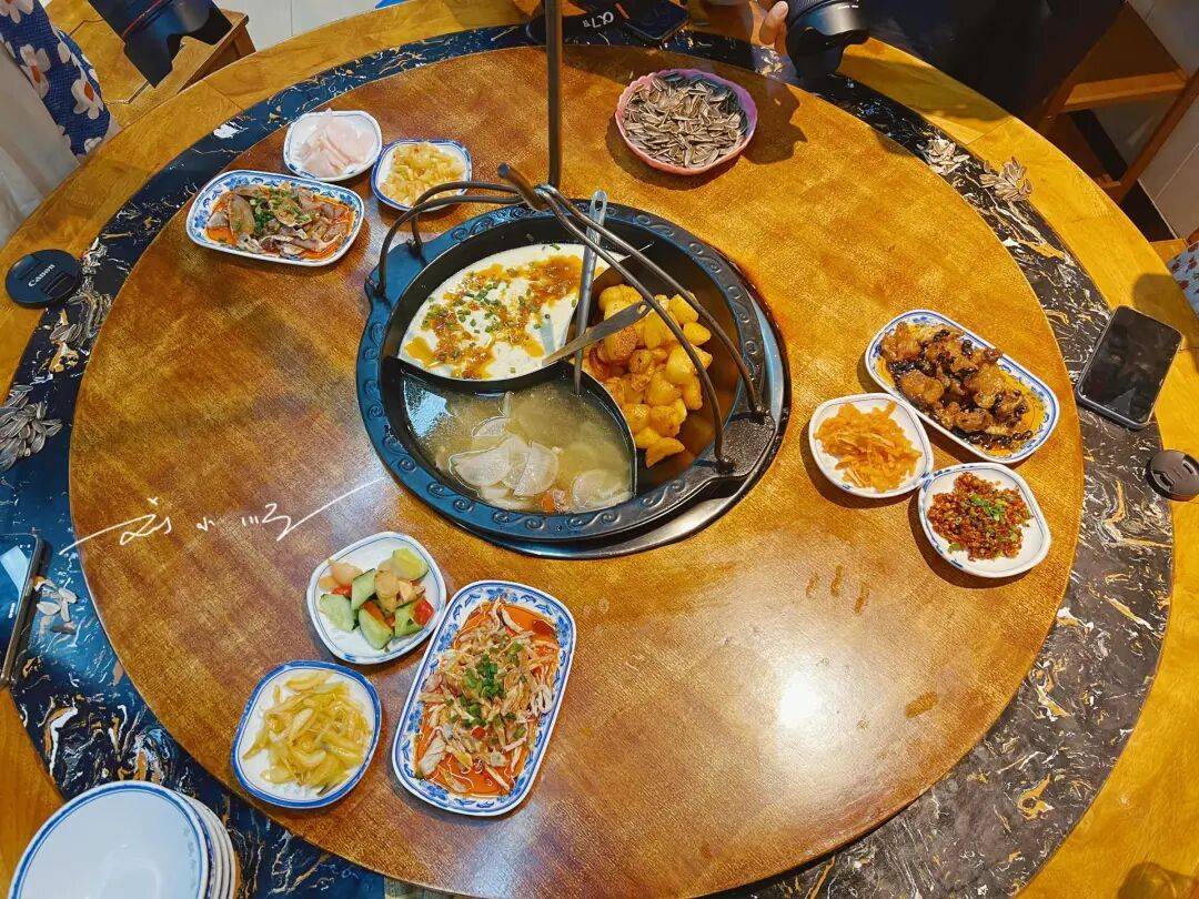 原創重慶奉節超接地氣的鄉土美食！人均30元吃到飽，無限續菜太過癮