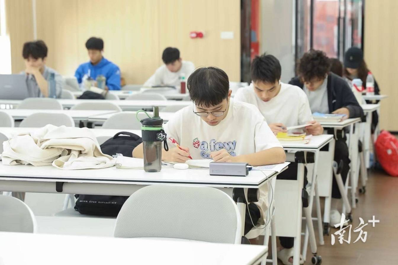 在廣東這所大學，每個學生都是掌上明“珠”